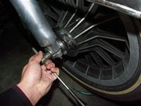 �������A���Α��̃{�g���̌��ɍ������݂܂�