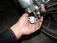 �h���C�u���j�b�g�̒܂��z�C�[���Ɉ����|���܂�